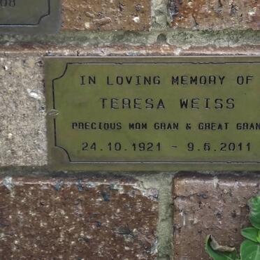 WEISS Teresa 1921-2011