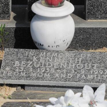 BEZUIDENHOUT Kenneth 1938-1997