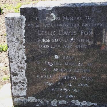 FOX - Leslie Davis 1918-1957, Emily Emilia †1968.JPG
