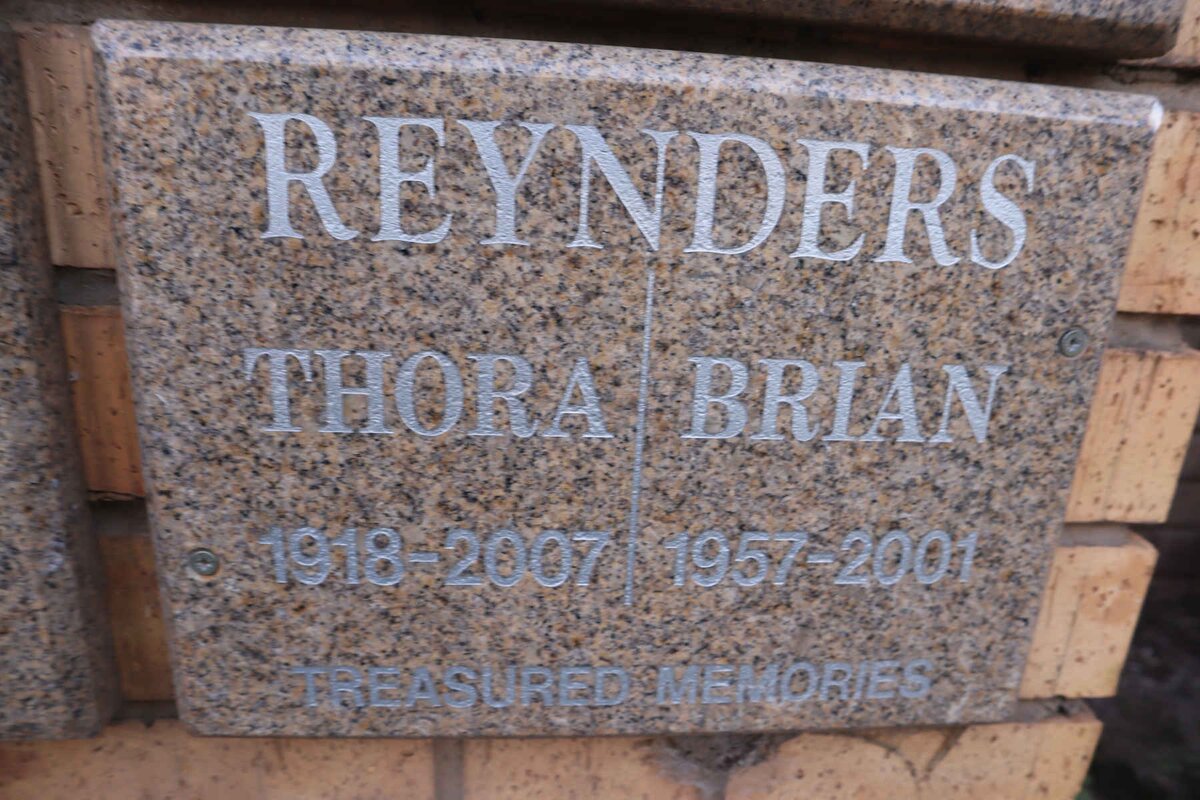 REYNDERS Thora 1918-2007 :: REYNDERS Brian 1957-2001 