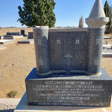 ZYL Cornelius J., van 1885-1947 &amp; Johanna C.E. ESTERHUIZEN 1885-1967