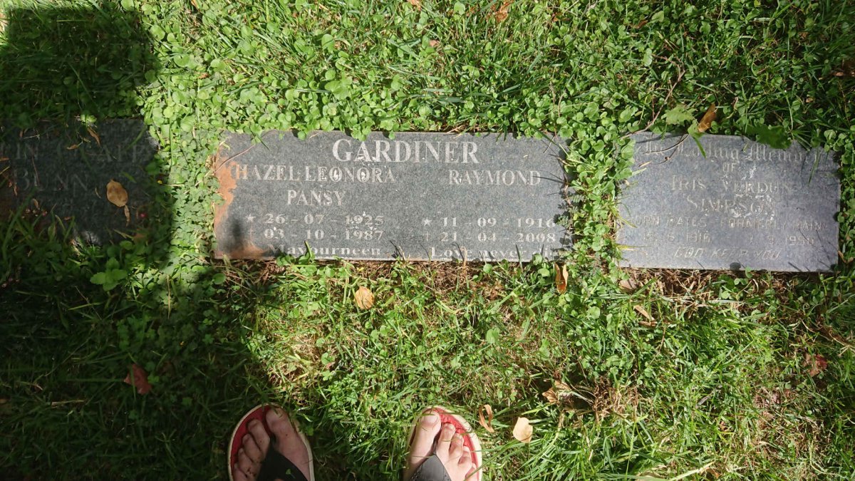 GARDINER Raymond 1916-2008 &amp; Hazel Leonora Pansy 1925-1987