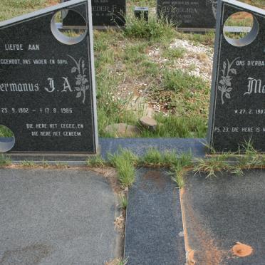 LOUW Hermanus J.A. 1902-1986 &amp; Maria J. 1907-1993