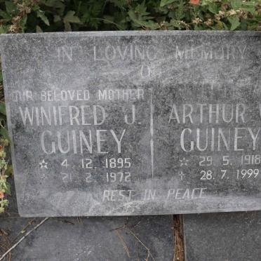 GUINEY Arthur W. 1918-1999 :: GUINEY Winifred J. 1895-1972