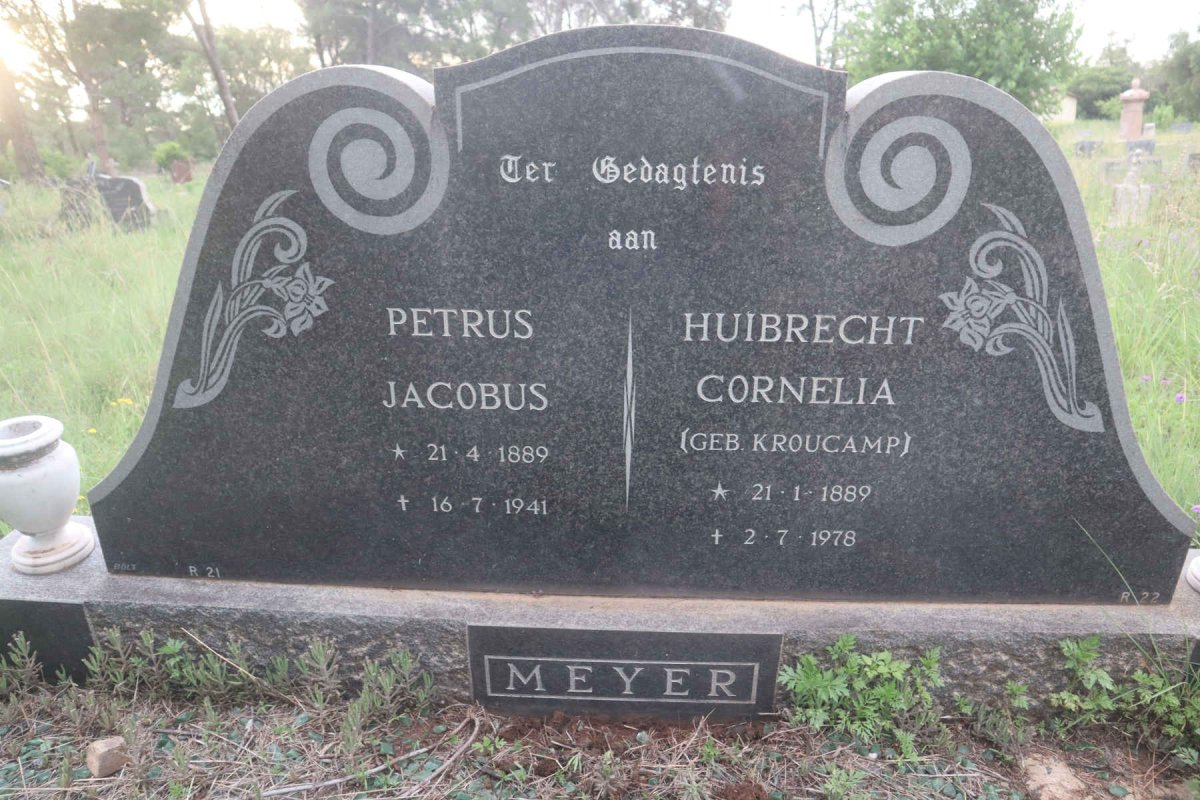 MEYER Petrus Jacobus 1889-1941 &amp; Huibrecht Cornelia KROUKAMP 1889-1978