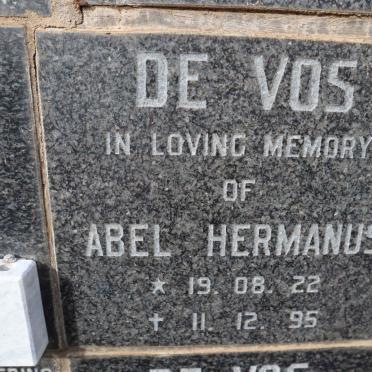 V - Vanne :: Surnames - V