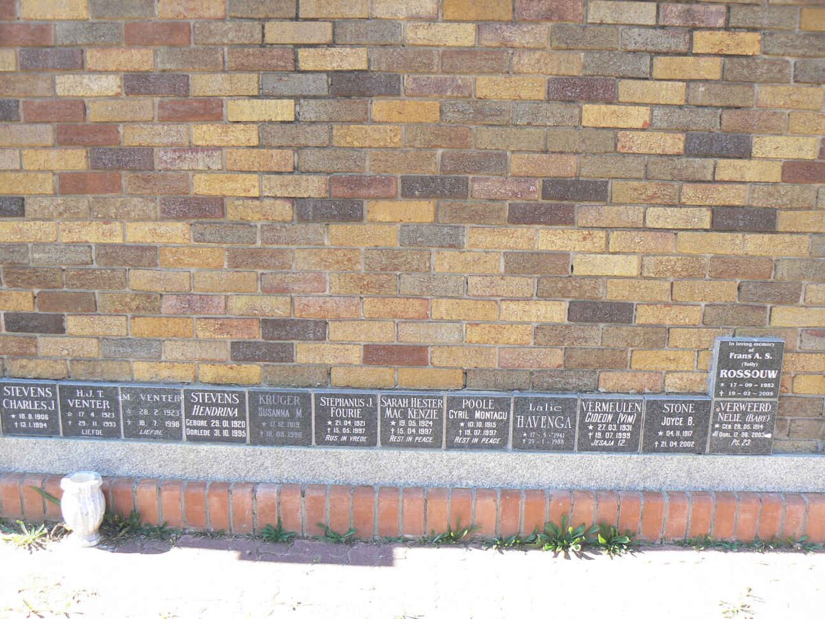 23. Gedenkmuur / Memorial wall _23