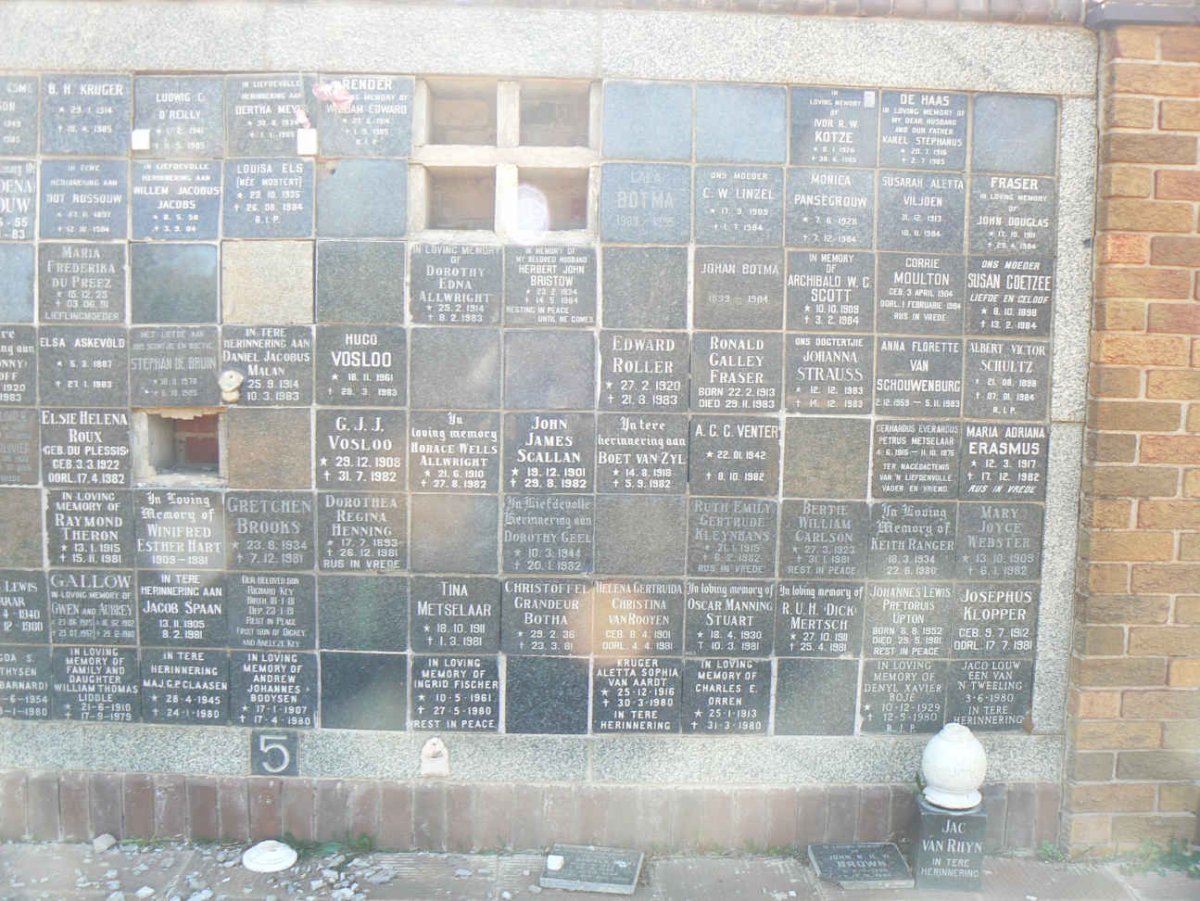 12. Gedenkmuur / Memorial wall _12