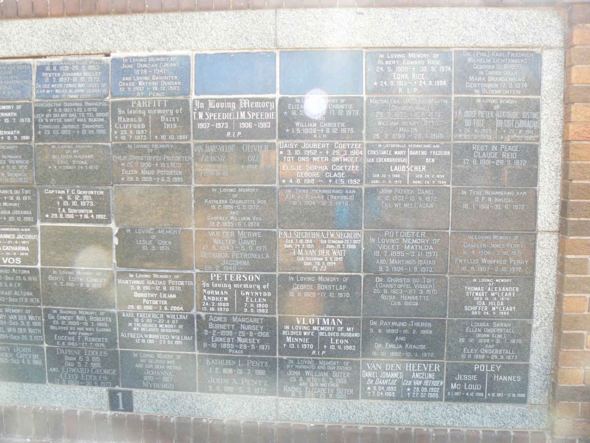 19. Gedenkmuur / Memorial wall _19