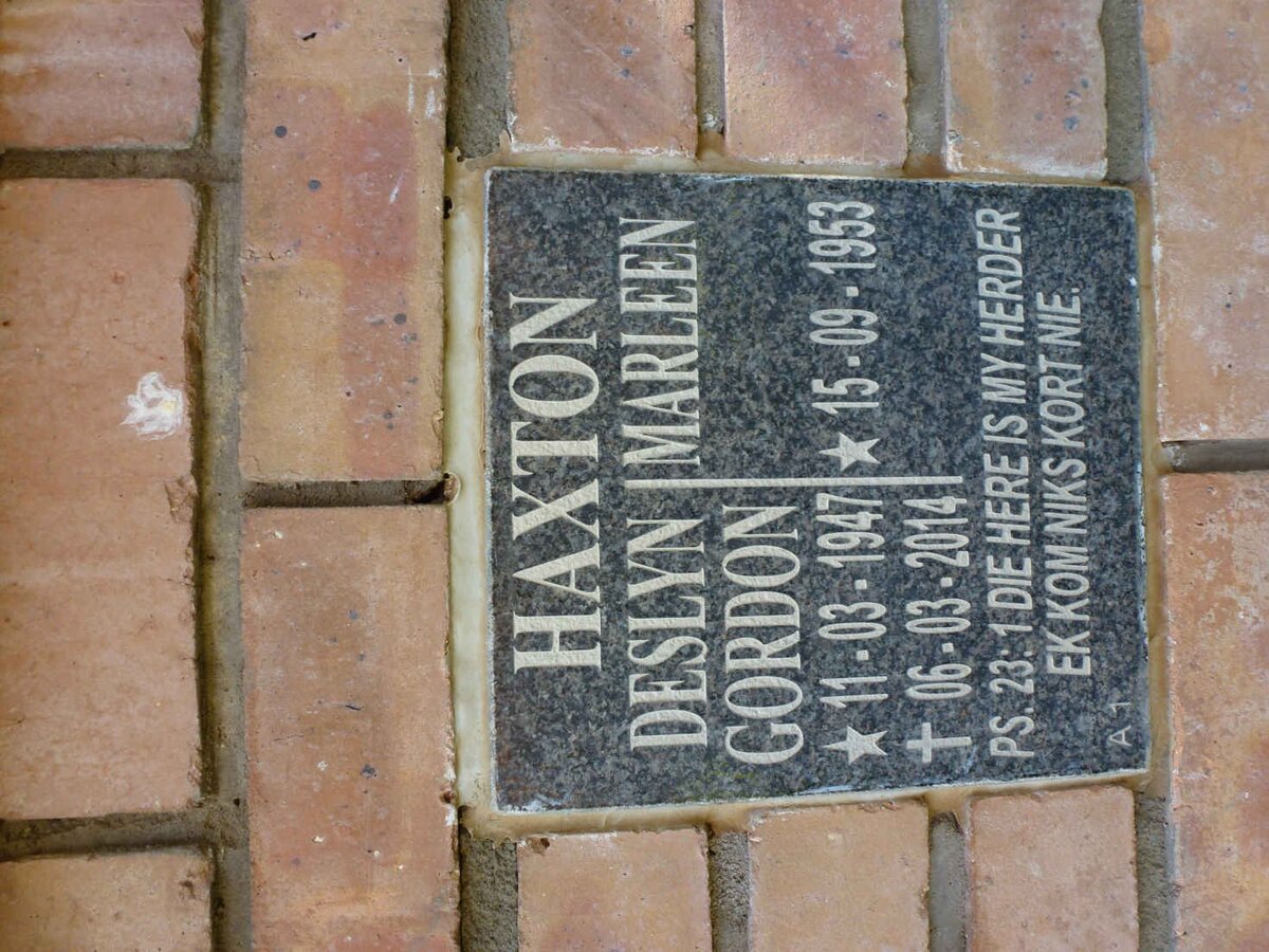 HAXTON Deslyn Gordon 1947-2014 &amp; Marleen 1953-