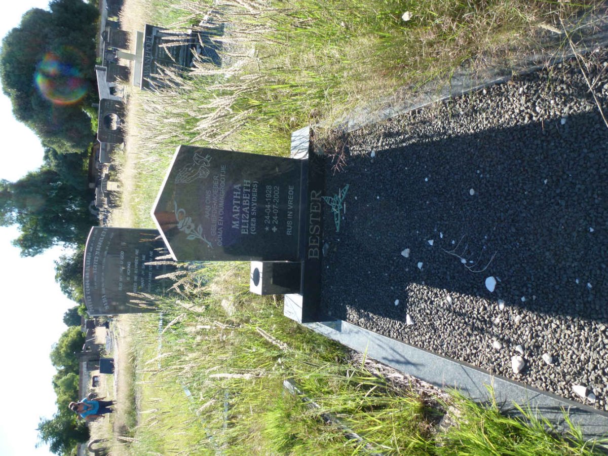 BESTER Martha Elizabeth nee SNYDERS 1928-2002