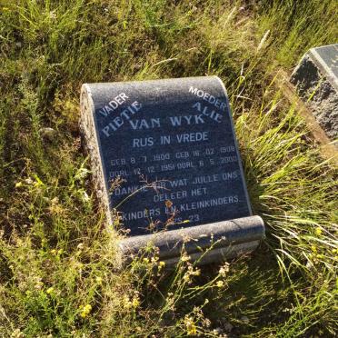 WYK Pietie, van 1900-1951 &amp; Alie 1908-2000