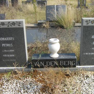 BERG Johannes Petrus, van den 1893-1976 &amp; Magdalena Carolina HARMZEN 1900-1985