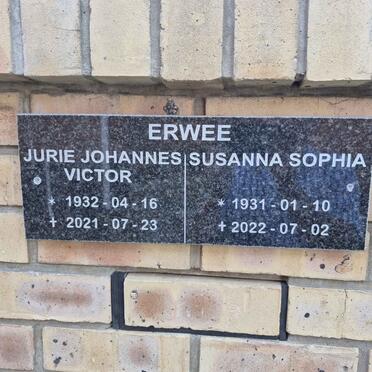 ERWEE Jurie Johannes Victor 1932-2021 & Susanna Sophia 1931-2022