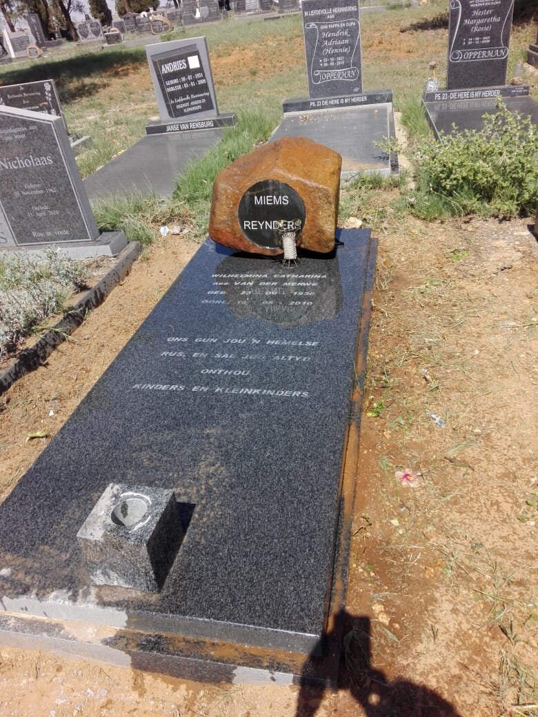 REYNDERS Wilhelmina Catharina nee VAN DER MERWE 1936-2010