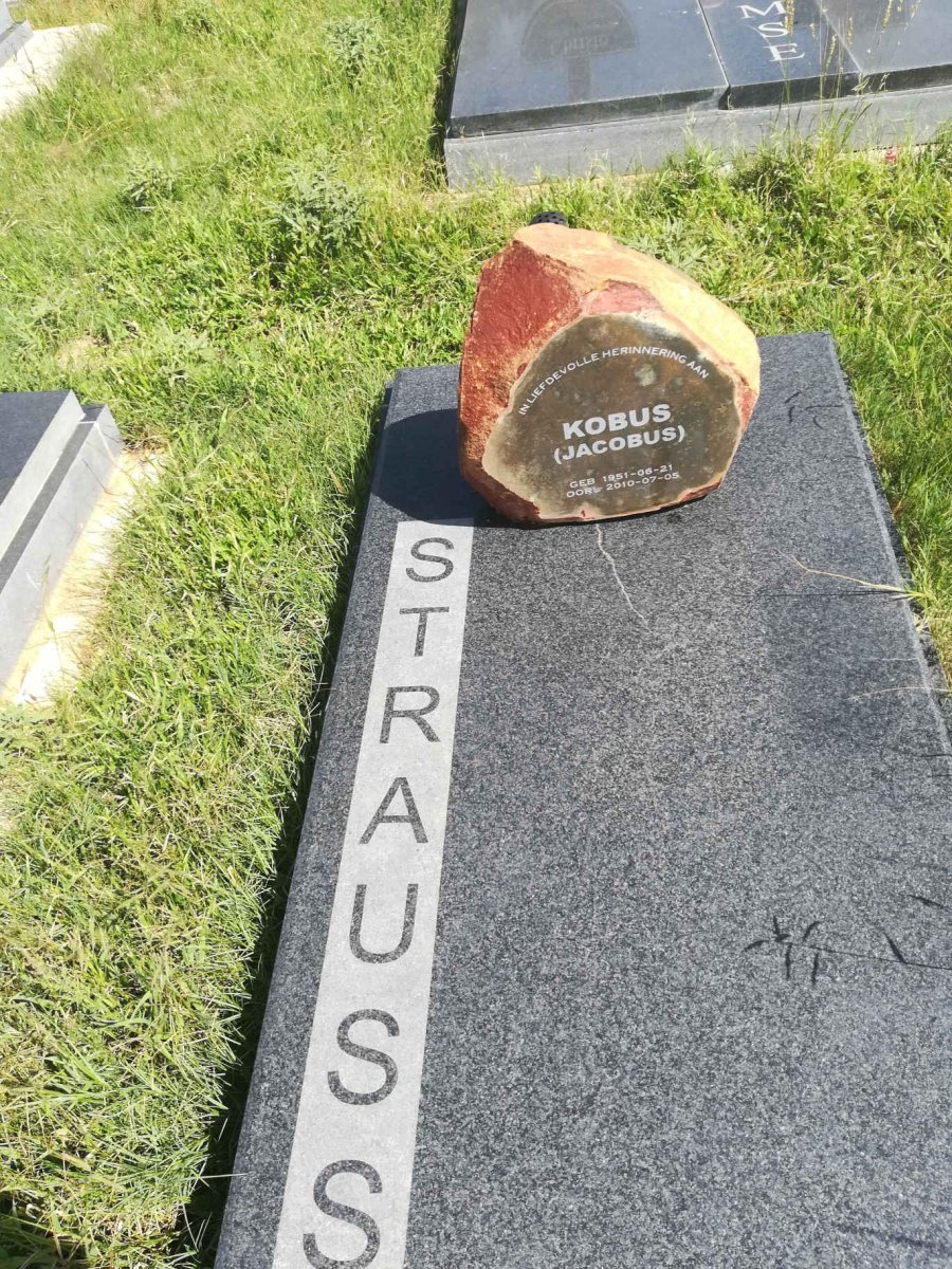 STRAUSS Jacobus 1951-2010