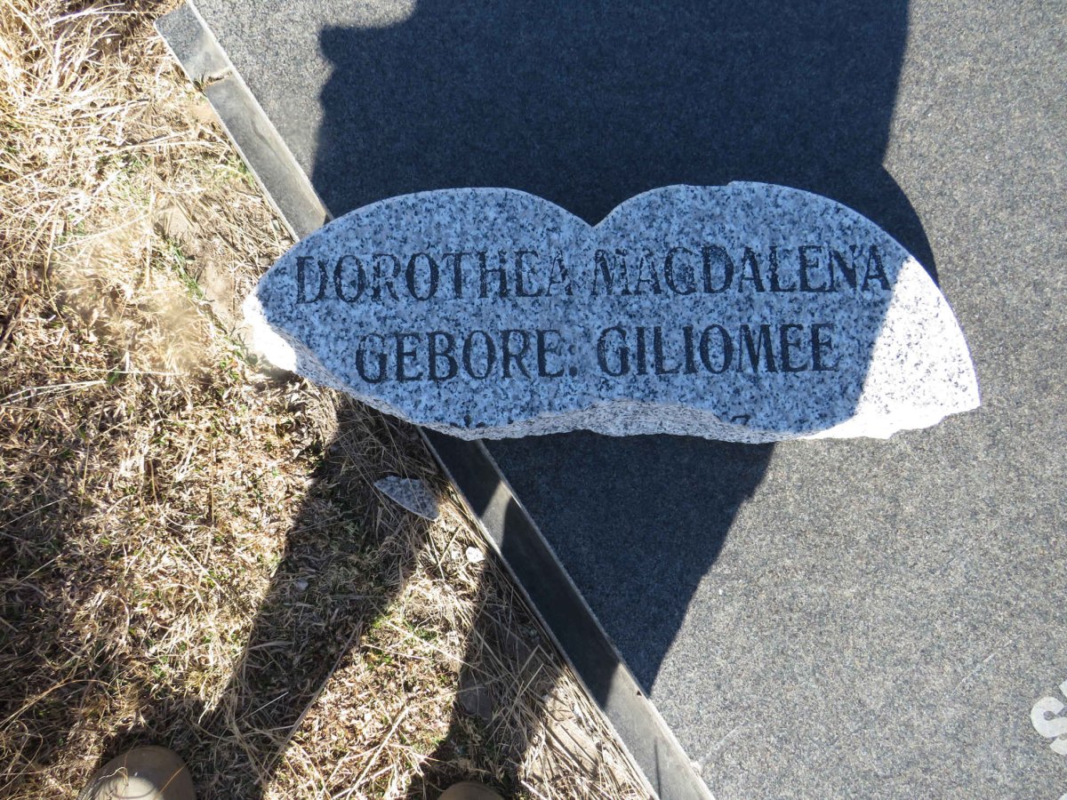 GILIOMEE Dorothea Magdalena 1944-2004 _2