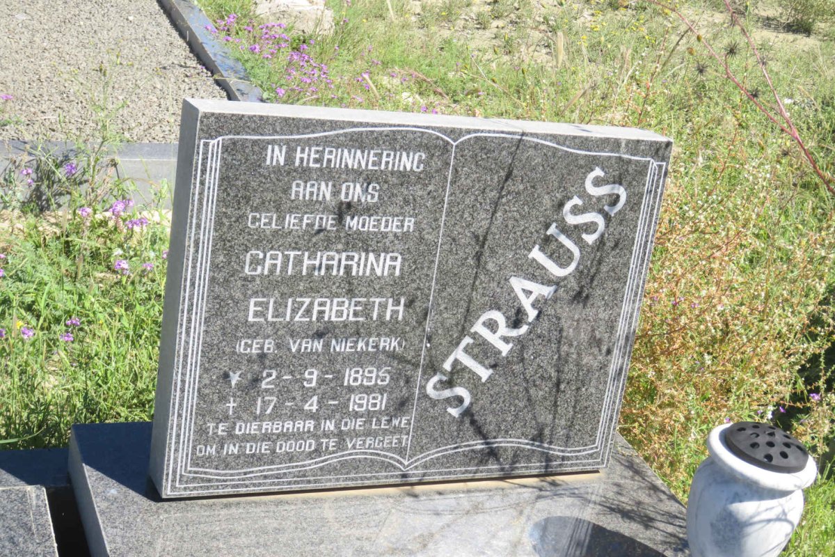 STRAUSS Catharina Elizabeth nee VAN NIEKERK 1895-1981