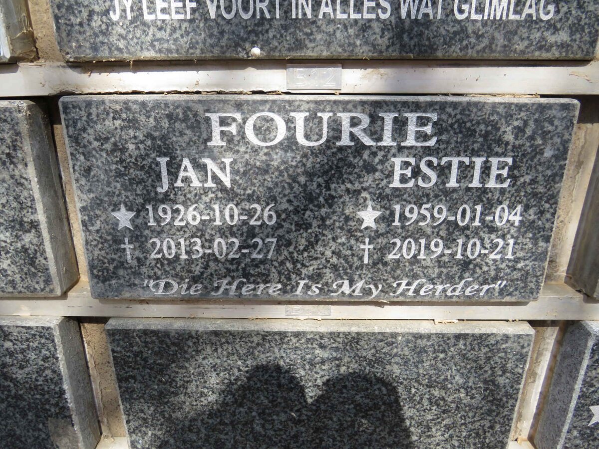 FOURIE Jan 1926-2013 &amp; Estie 1959-2019