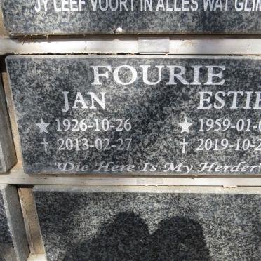 FOURIE Jan 1926-2013 &amp; Estie 1959-2019