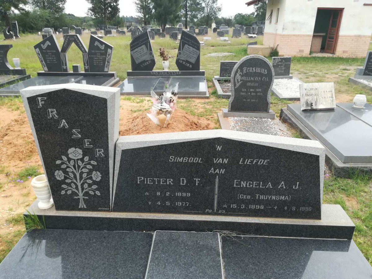 FRASER Pieter D.F. 1899-1977 &amp; Engela A.J. THUYNSMA 1898-1996
