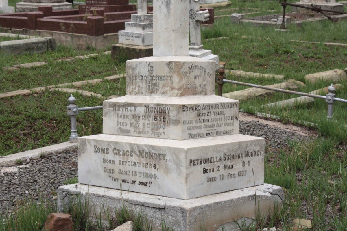 MUNDEY Arthur 1859-1900 &amp; Petronella Susanna 1865-1937