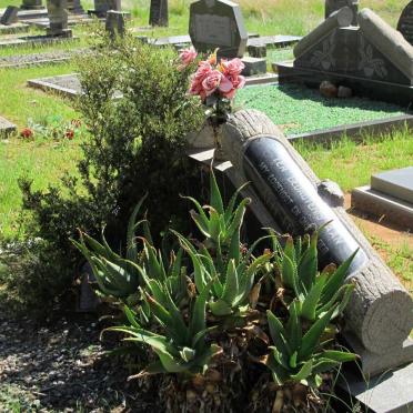 FOURIE Alit Eliza 1914-1966 &amp; Maria Elizabeth 1914-1986