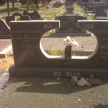 BEER Jan G., de 1904-1971 &amp; Maria C.M. ROOS 1910-200?