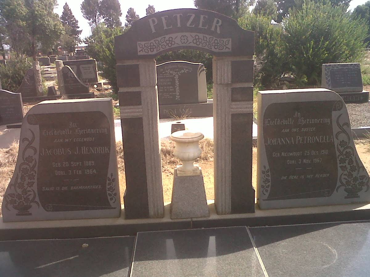 PETZER Jacobus J. HENDRIK 1889-1964 &amp; Johanna Petronella NIEUWOUDT 1910-1967