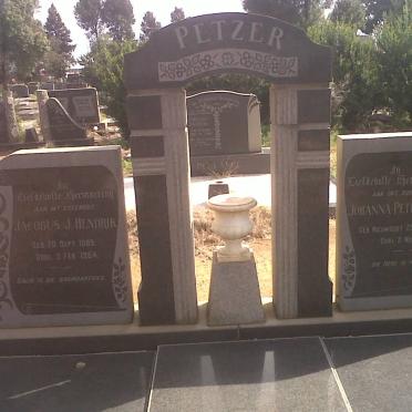 PETZER Jacobus J. HENDRIK 1889-1964 &amp; Johanna Petronella NIEUWOUDT 1910-1967