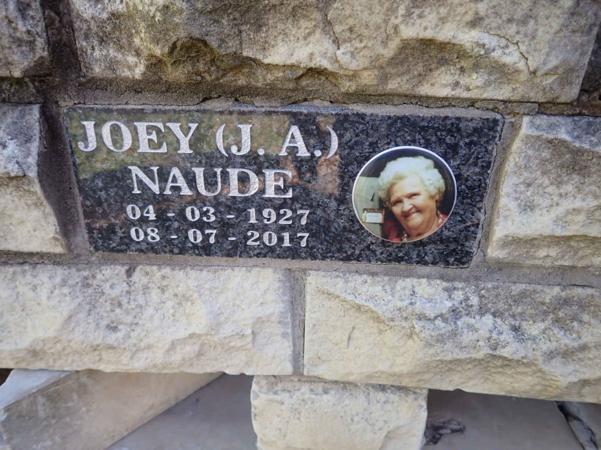 NAUDE J.A. 1927-2017