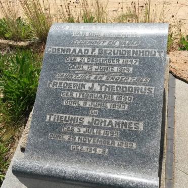 BEZUIDENHOUT Coenraad F. 1847-1914 :: BEZUIDENHOUT Frederik J. Theodorus 1890-1890 :: BEZUIDENHOUT Theunis Johannes 1899-1899