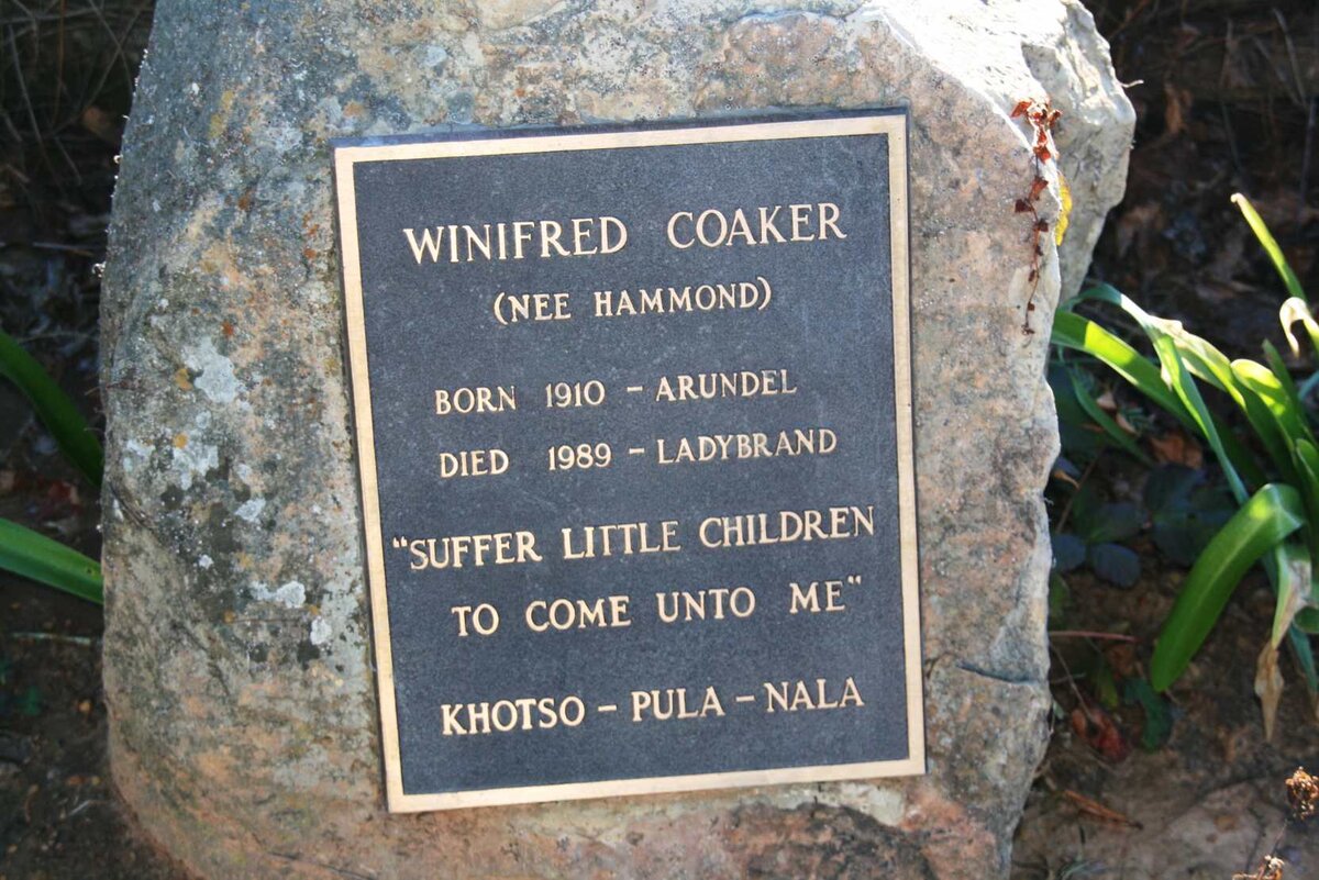 COAKER Winifred nee HAMMOND 1910-1989