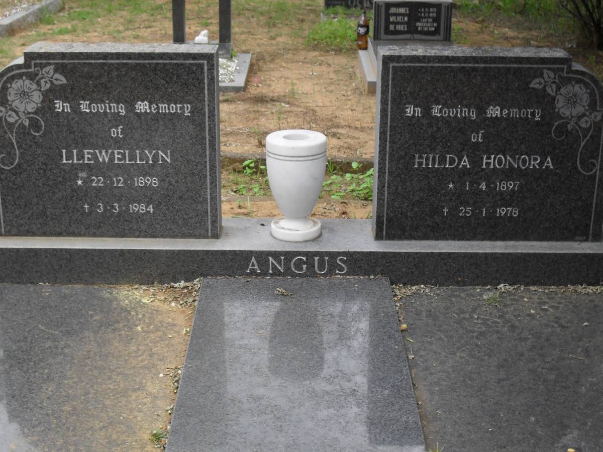 ANGUS Llewellyn 1898-1984 &amp; Hilda Honora 1897-1978