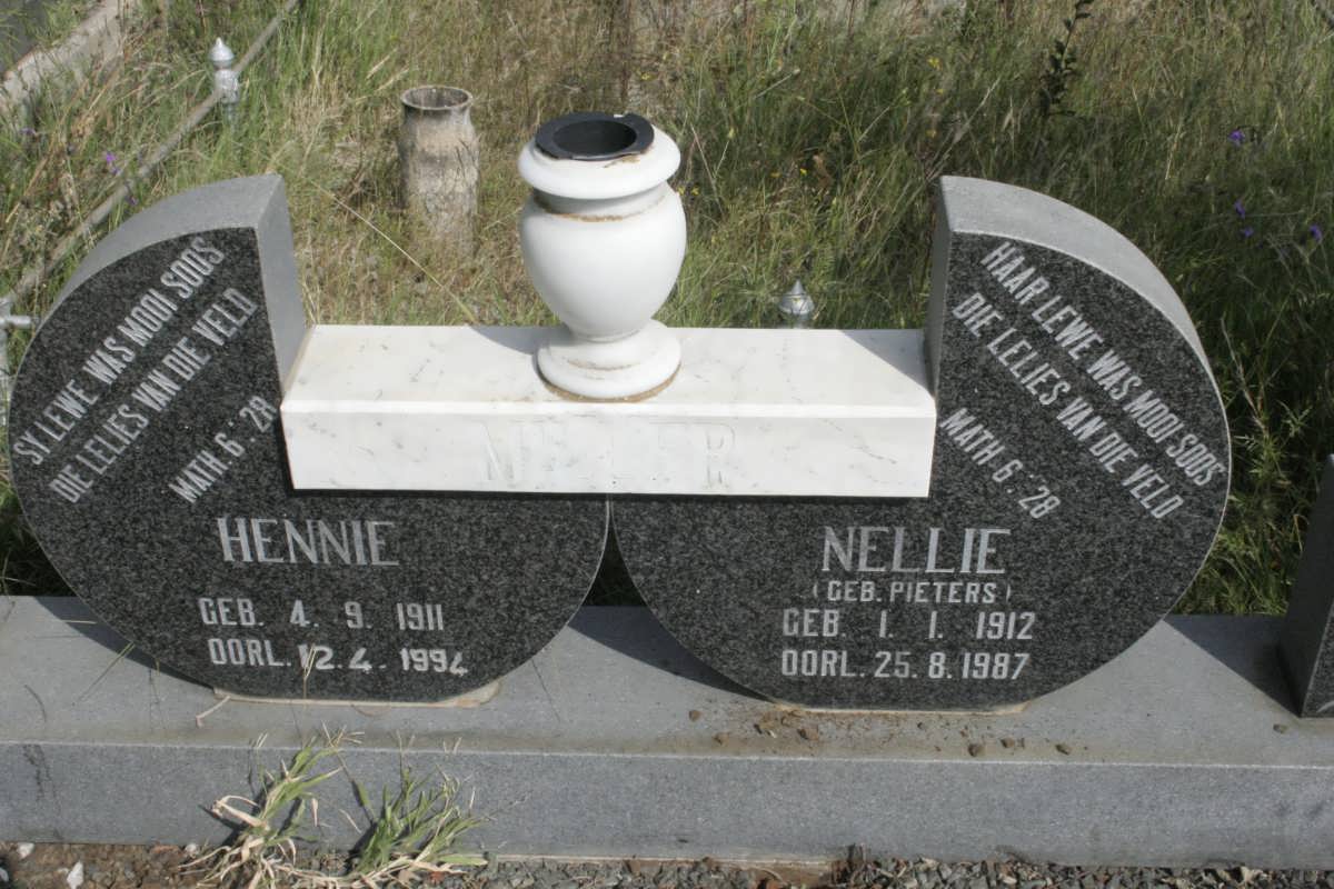 ? Hennie 1911-1994 &amp; Nellie PIETERS 1912-1987