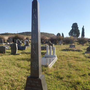 8. 1988: Paul Roux Gedenkteken om Groot Trek te gedenk.