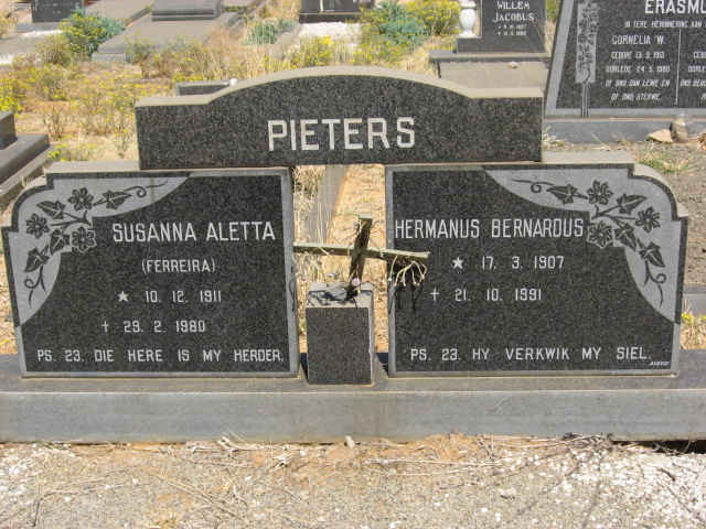 PIETERS Hermanus Bernardus 1907-1991 &amp; Susanna Aletta FERREIRA 1911-1980