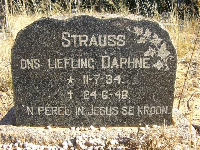 STRAUSS Daphne 1934-1946