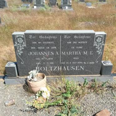 HOLTZHAUSEN Johannes A. 1905-1981 &amp; Martha M.E. ROUX 1907-1992