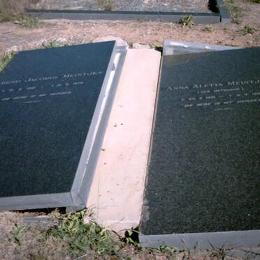 MEINTJES Barend Jacobus 1912-1978 &amp; Anna Aletta MYBURGH 1918-1981
