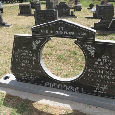 PIETERSE Petrus J. 1921-2001 & Maria S.E.M. HEYMANS 1922-2016