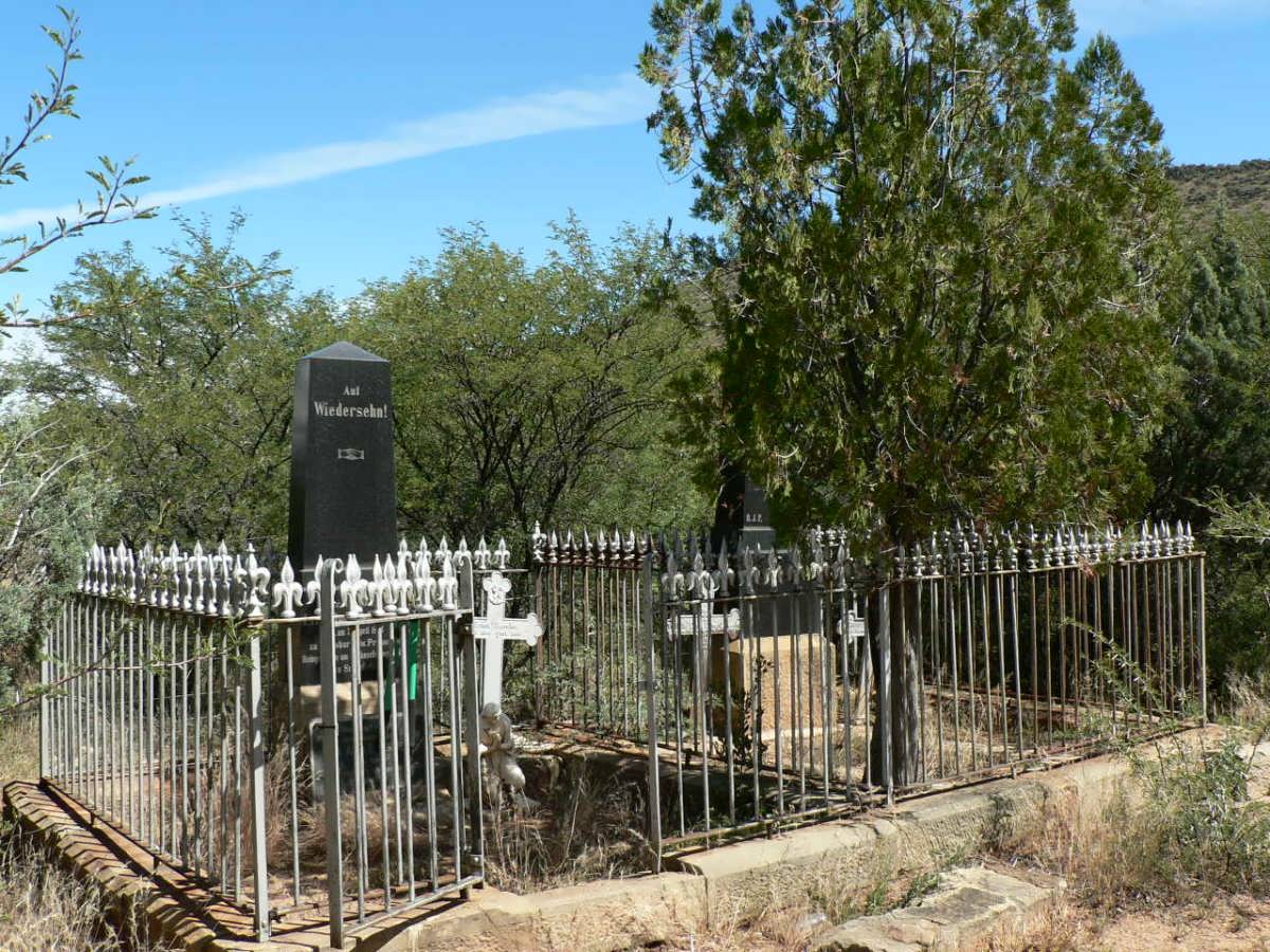 1. Overview on RASCHER burial site
