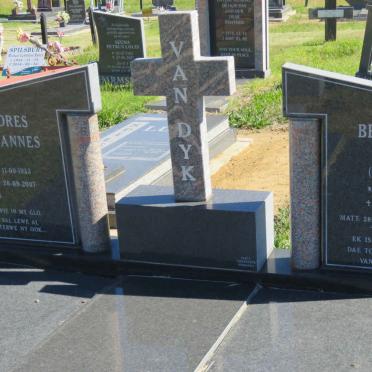 DYK Flores Johannes, van 1933-2007 &amp; Beatrice Elsie ABEL 1937-2007