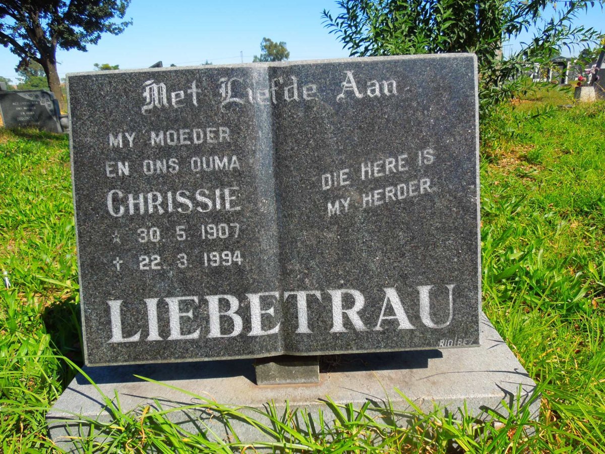 LIEBETRAU Chrissie 1907-1994