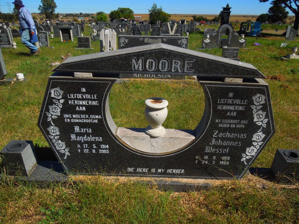MOORE Zacharias Johannes Wessel 1915-1989 &amp; Maria Magdalena 1914-2005