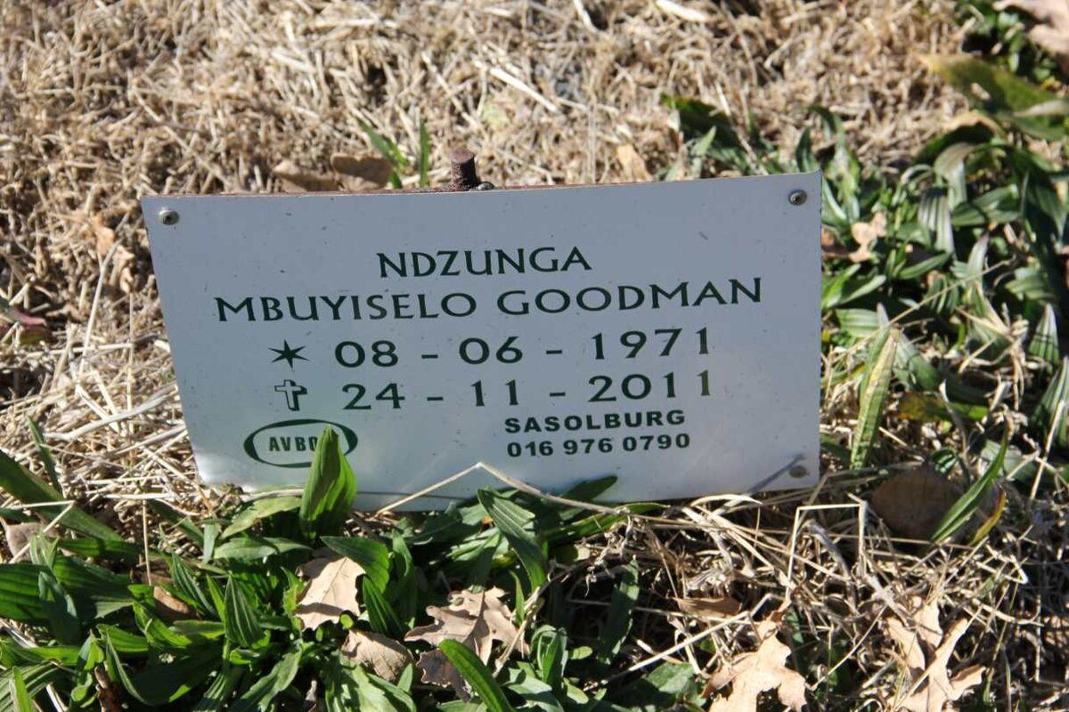 NDZUNGA Mbuyiselo Goodman 1971-2011