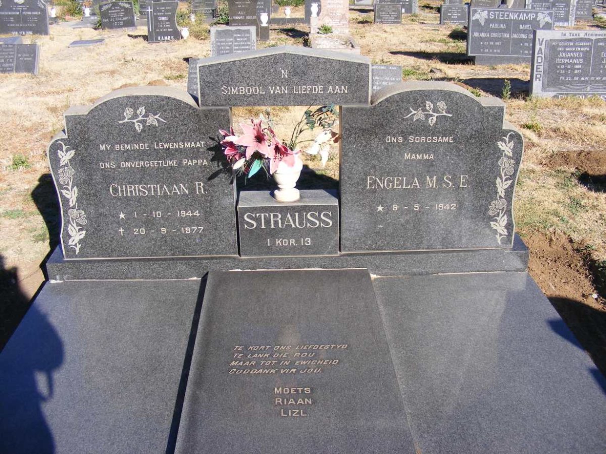 STRAUSS Christiaan R. 1944-1977 &amp; Engela M.S.E. 1942-