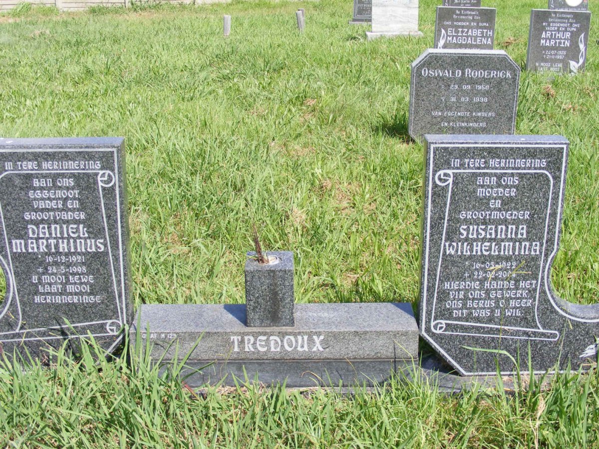 TREDOUX Daniel Marthinus 1921-1998 &amp; Susanna Wilhelmina 1922-2004