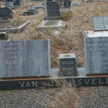 JAARSVELDT Miemie, van  1908-1973 :: VAN JAARSVELDT Bessie 1903-1976