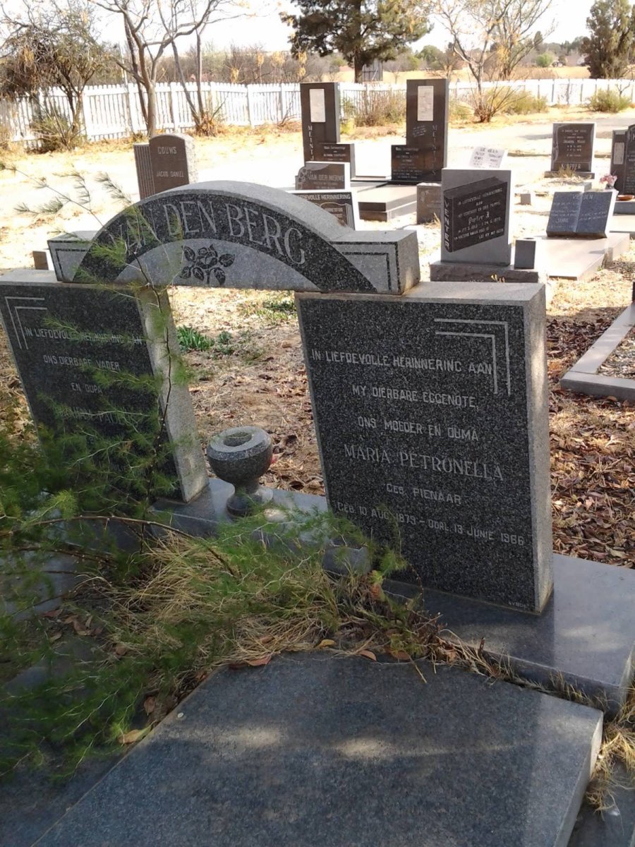 BERG Abraham Paulus, van den 1876-1968 &amp; Maria Petronella PIENAAR 1879-1966 _2